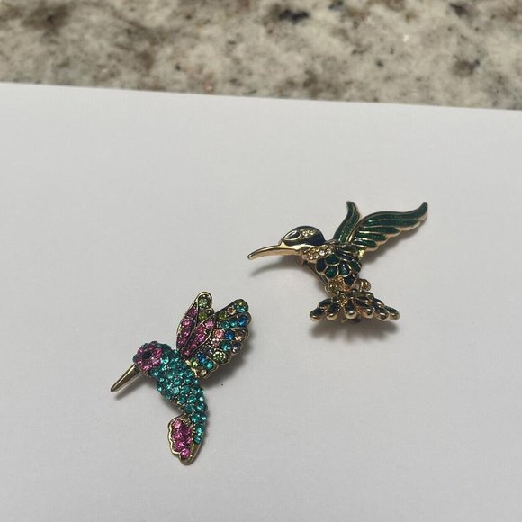 Lot Of 2 Brooch Pins Gold Tone / Hummingbird Birds - Enamel / Rhinestone - Picture 1 of 9